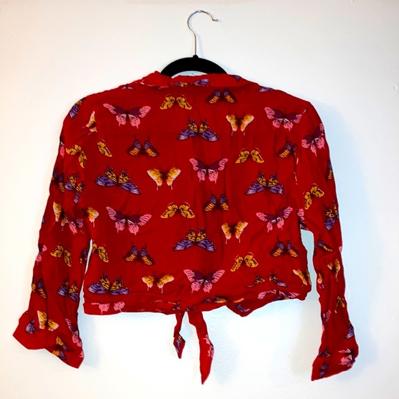 Butterfly print blouse. - Picture 2 of 3